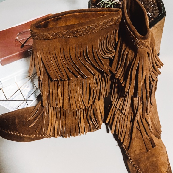 Boho Hippie Fringed 3-Tier Minnetonka Suede Boots - Picture 2 of 10